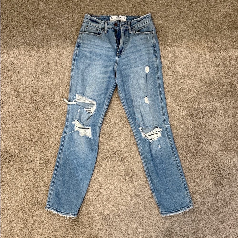 Hollister Curvy High-Rise Mom Jeans